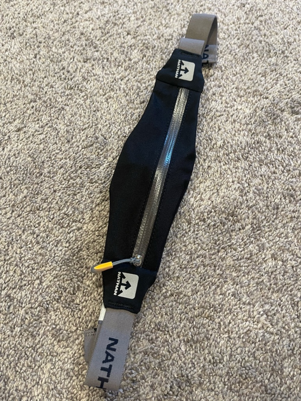 Nathan Running Belt Waist Pack Black Gray Adjustable Zip Pocket Fitness Travel